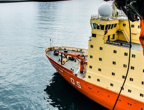 The icebreaker Irízar supplied the Argentine base closest to the South Pole