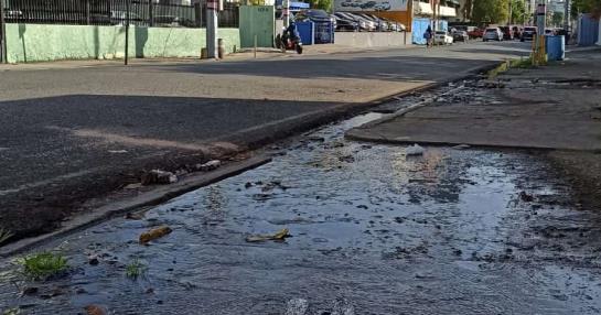 The water leak is on Gustavo Mejía Ricart street