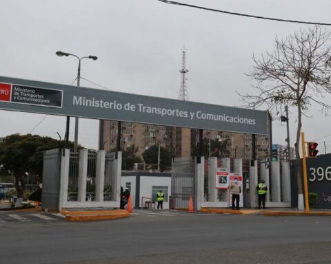 They accuse an official of the MTC of facilitating jobs to people close to Peru Libre