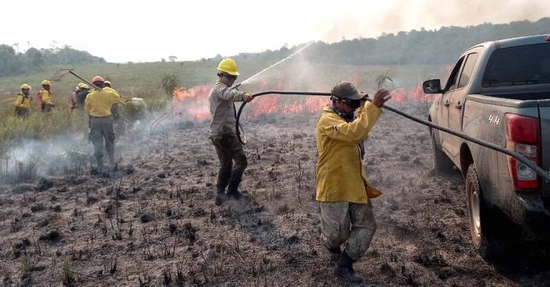 They fight a large-scale fire in the San Rafael Reserve