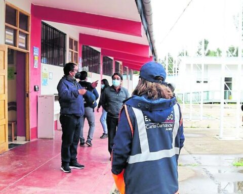 They find schools with poor infrastructure in the district of El Tambo