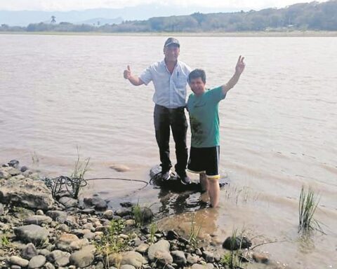 They seek to censor the teacher's friend, the Minister of Transport, Juan Silva