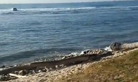 They take an unoccupied jeep from the Caribbean Sea in Juan Dolio