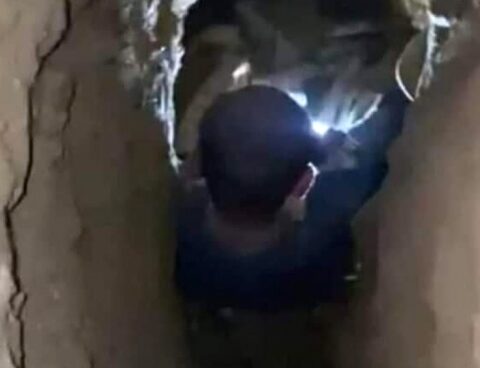 They try to rescue a child trapped in a well 25 meters deep