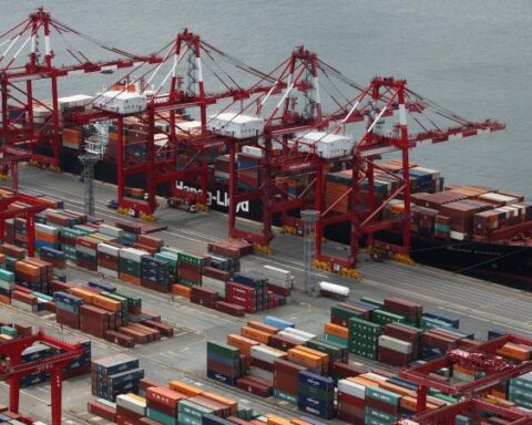 Trade balance registers deficit for the eighth year in a row