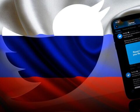 Twitter will flag messages that spread news from official Russian media