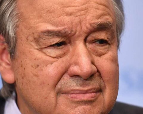 UN Secretary: " President Putin, stop your troops from attacking Ukraine.  Give peace a chance"