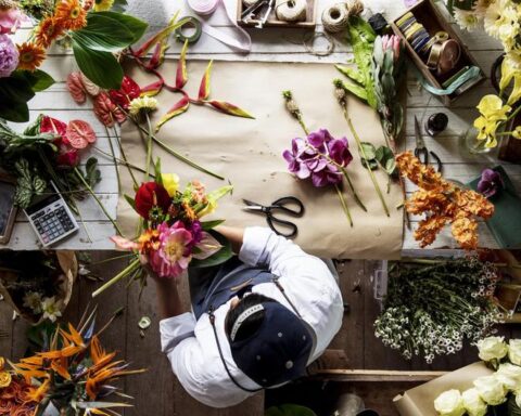 Valentine's Day will boost flower shop sales to pre-pandemic levels