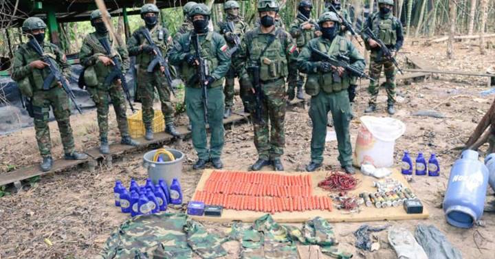 Venezuelan soldiers found weapons manufactured in Colombia