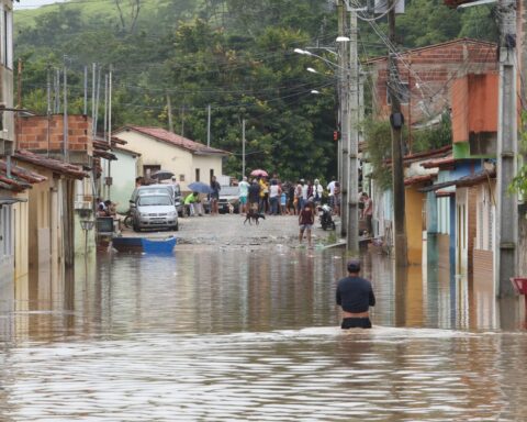 Victims of floods in cities of Minas and Bahia will be able to withdraw FGTS