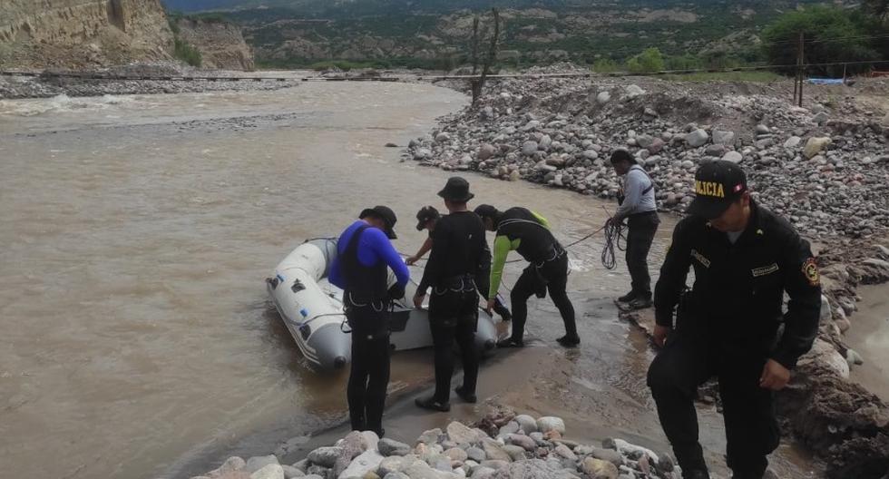 With boats they continue to search for the minor Erick Anderson in the Sicra River