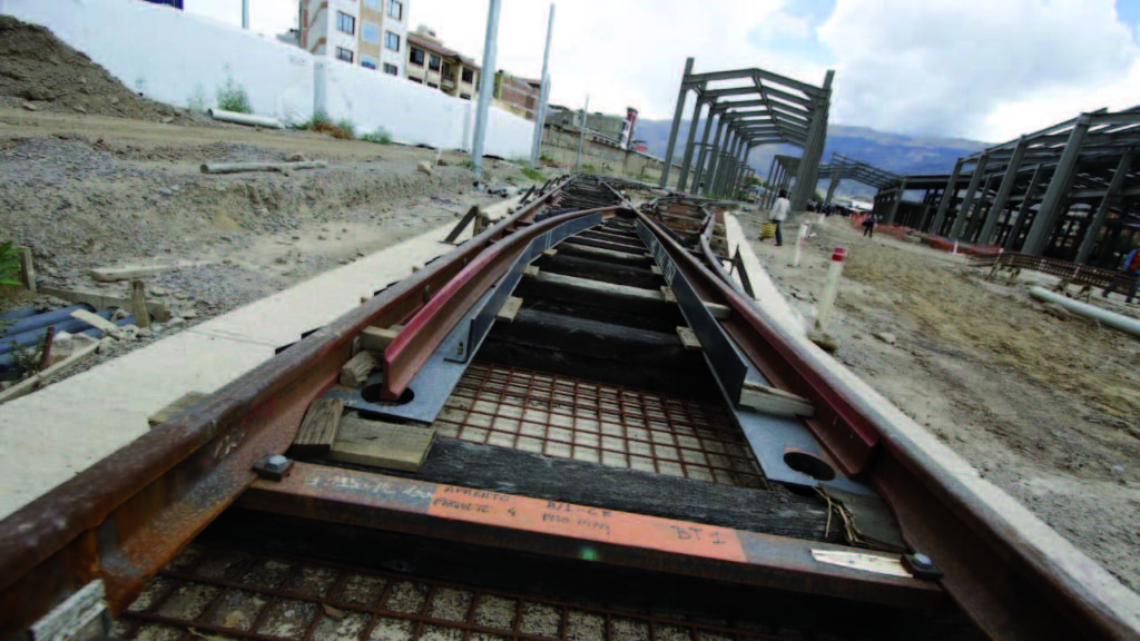 With works paralyzed, the Llajta ecological train drags millions of debts