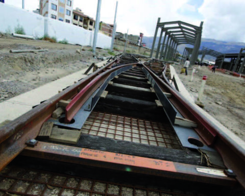 With works paralyzed, the Llajta ecological train drags millions of debts