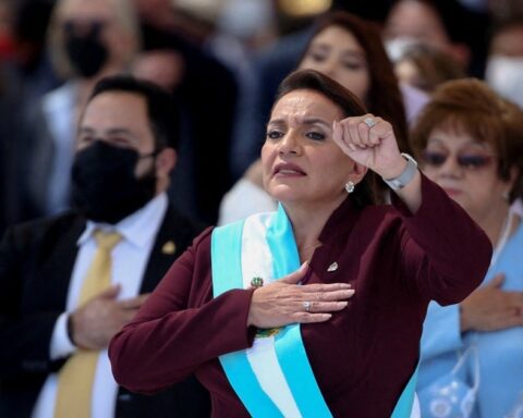 Xiomara Castro, president of Honduras, tests positive for Covid-19