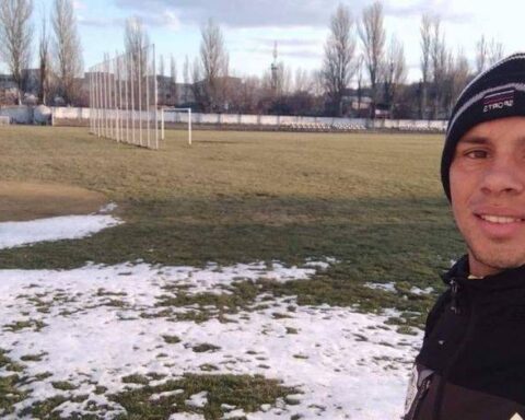 "my suitcase is packed"says Paraguayan soccer player stranded in Ukraine