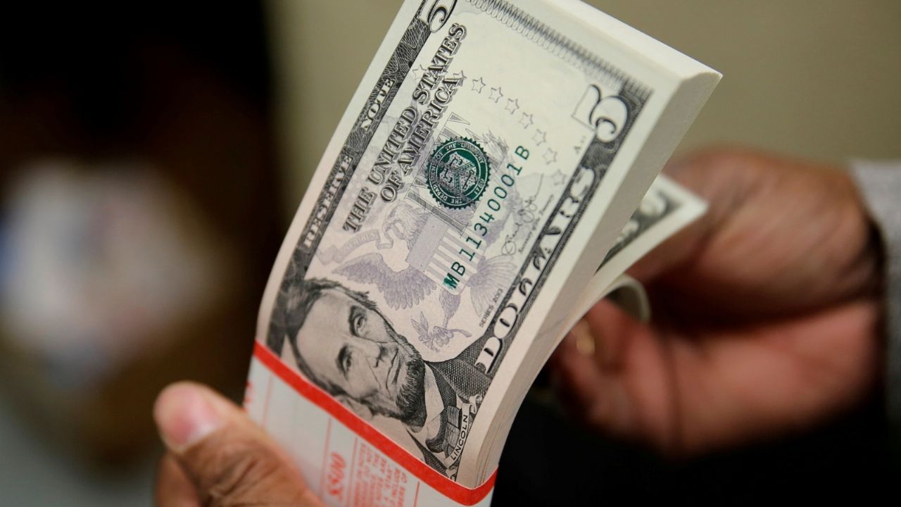 Dollar today: how much is the foreign currency trading for this Thursday, March 24