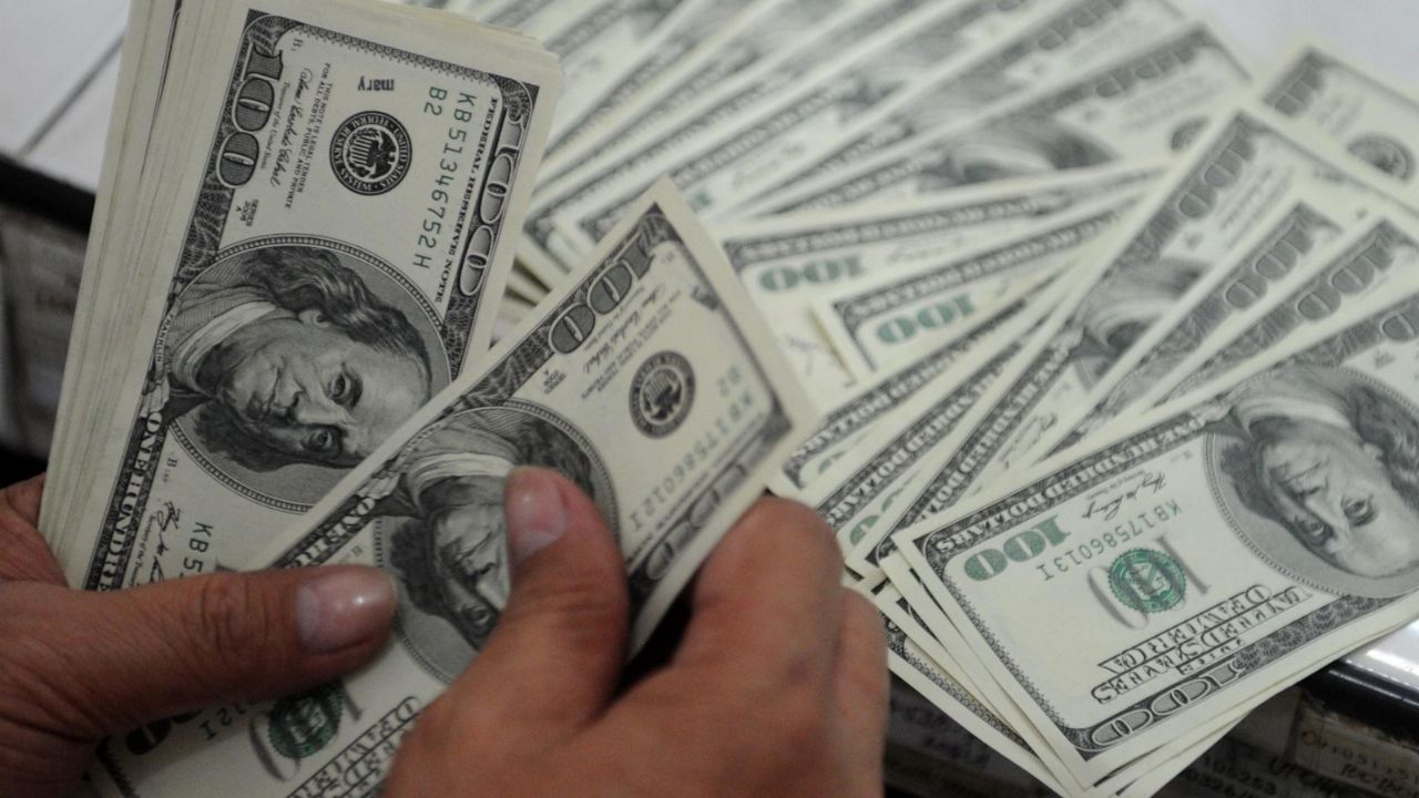 Dollar today: how much is the foreign currency trading for this Sunday, March 27