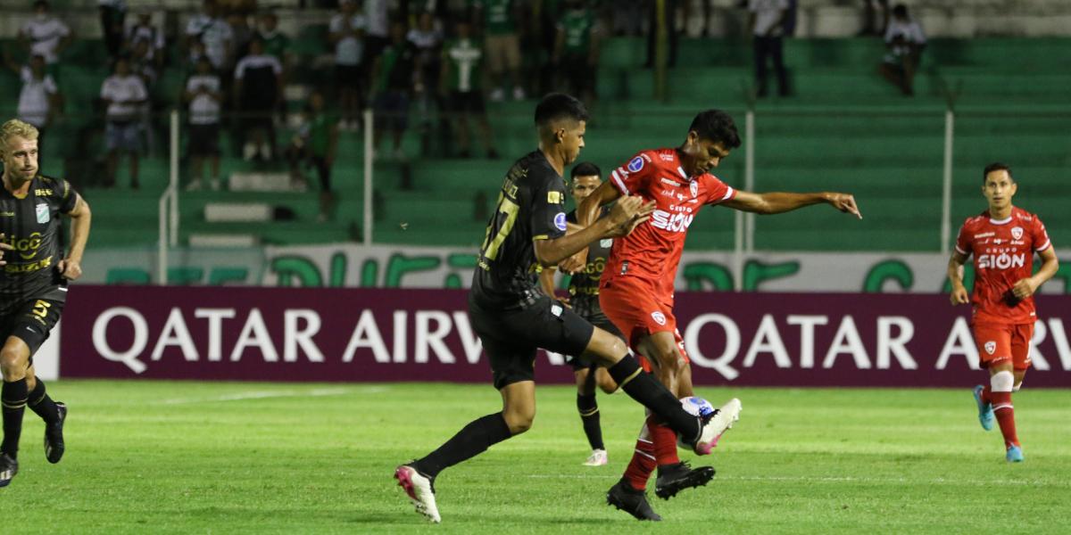 2-3: Oriente Petrolero beats Royal Pari