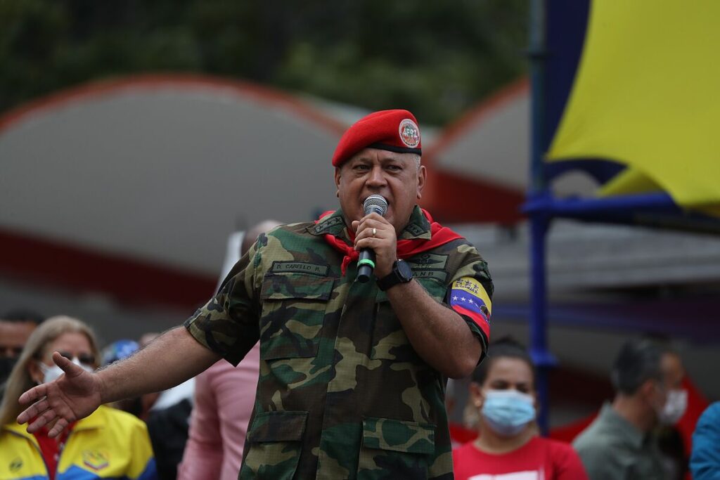 A Chavista judge hands over the headquarters of the opposition newspaper 'El Nacional' to Diosdado Cabello