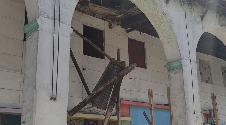 A partial collapse affects the roof of a central Havana portal