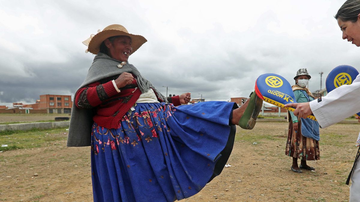 Un taller de defensa personal para mujeres bolivianas