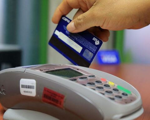 Additional 5% charge for credit card payments: is it legal?