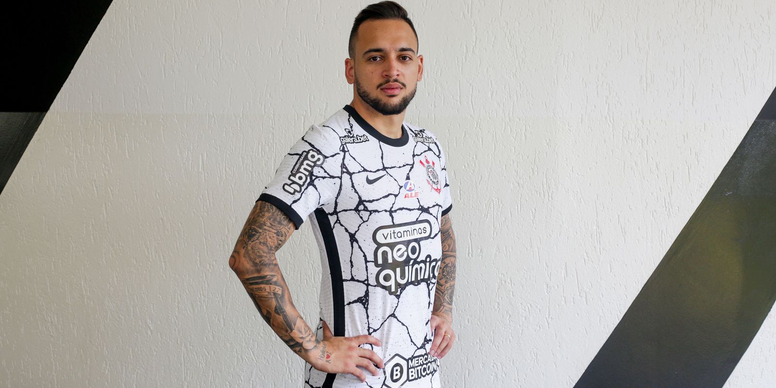 After fleeing the War in Ukraine, Maycon is presented by Corinthians