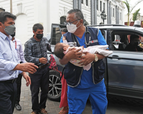 Ambulance arrived at the Government Palace and transferred a 10-month-old baby to the hospital