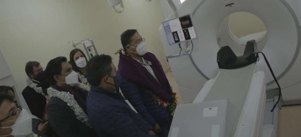 Arce Catacora inaugurates a nuclear medicine center in El Alto and announces another for Santa Cruz