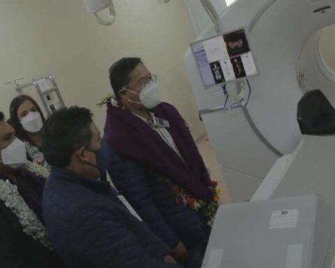 Arce Catacora inaugurates a nuclear medicine center in El Alto and announces another for Santa Cruz