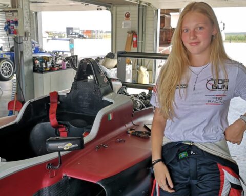 At 15 years old, the only girl in Brazilian F4 aims at career on the tracks