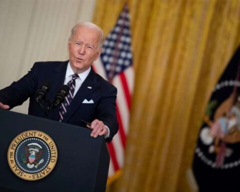 Biden says that "does not retract" of having said that Putin cannot remain in power