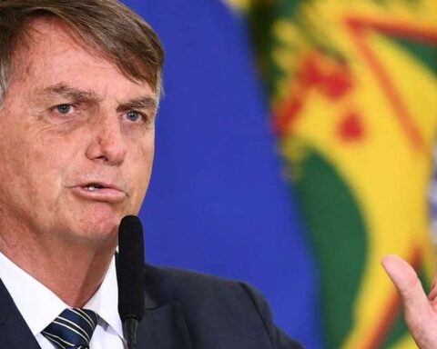 Bolsonaro is discharged after spending the night hospitalized for discomfort