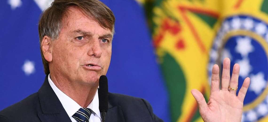 Bolsonaro is discharged after spending the night hospitalized for discomfort