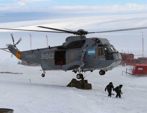 Challenge below zero: two Irízar helicopters to supply the 13 Antarctic bases