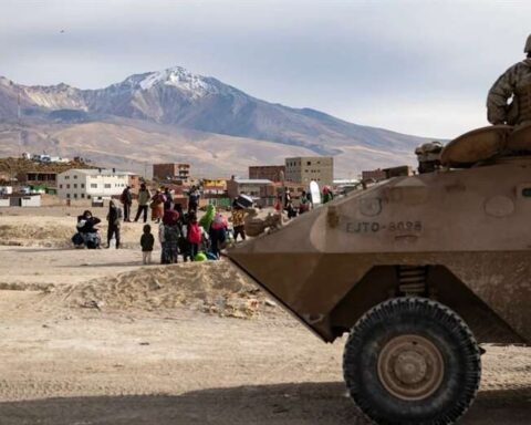 Chile extends militarization on the border with Bolivia due to irregular flow of migrants