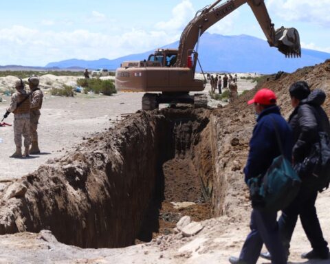 Chile to widen trench on border with Bolivia to curb irregular migration