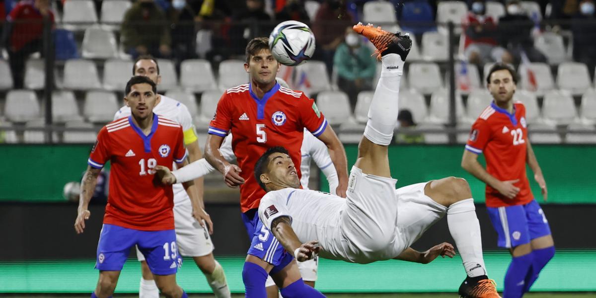 Chilean goal by Luis Suárez against Chile!  and new record