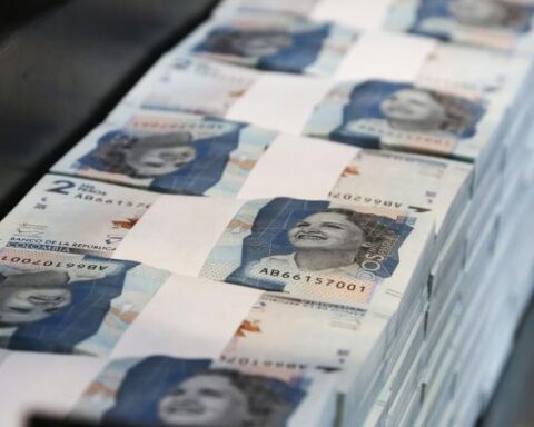 Colombia converts US$341 million of multilateral loans to pesos