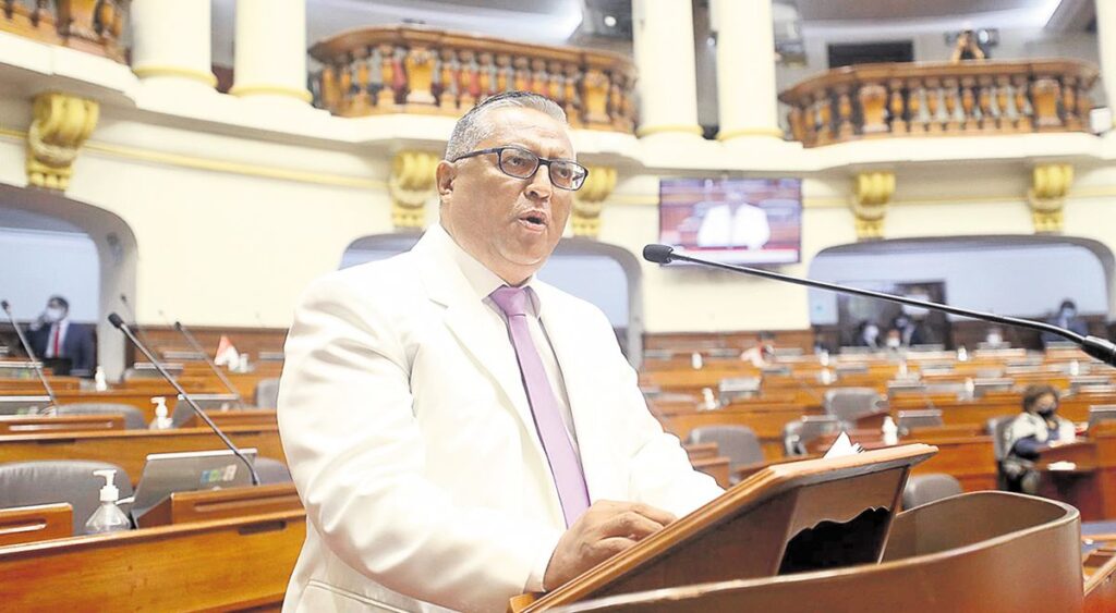 Congress: Minister Hernán Condori on the way to censorship