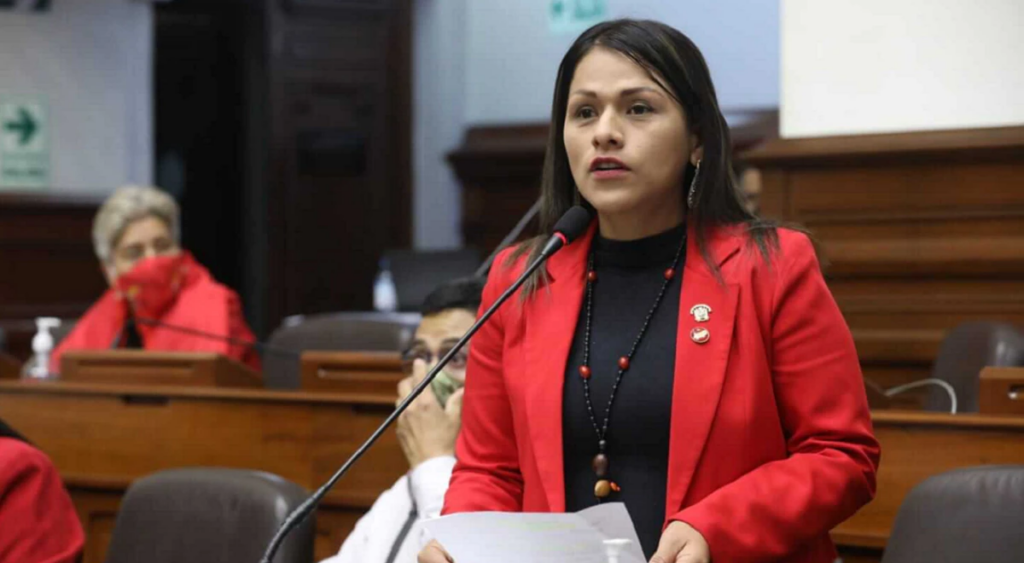 Congresswoman Silvana Robles has an investigator from Los Dinámicos del Centro as an advisor