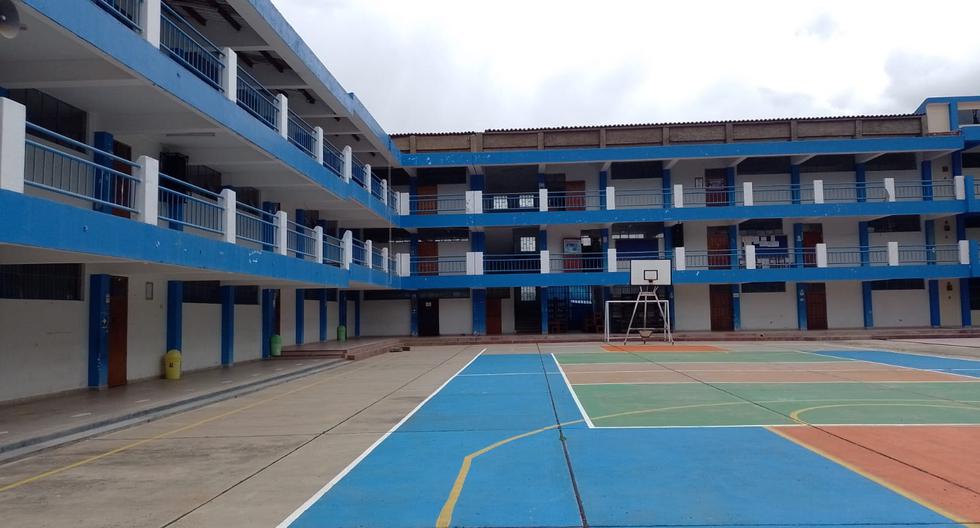 Coordinate ceremony for the start of the 2022 school year at IE Micaela Bastidas Puyucahua in Huancavelica