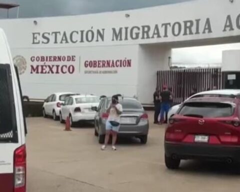 Cubans block a migrant shelter in Mexico and demand the release of their compatriots
