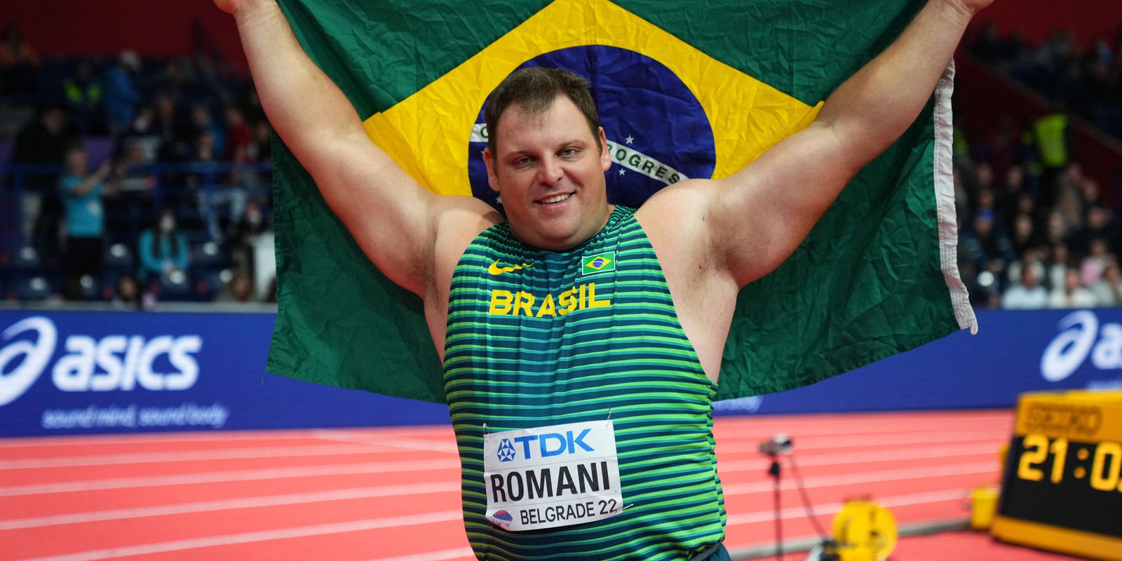 Darlan Romani wins indoor shot put world title