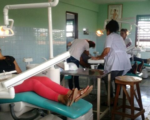 Dental prostheses, a business for the informal sector in Cuba and relief for a few patients