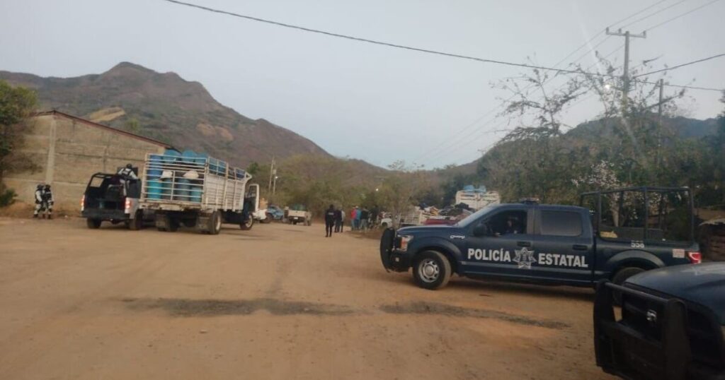 Displaced people return to their town in Guerrero, abandoned after the passage of the CJNG