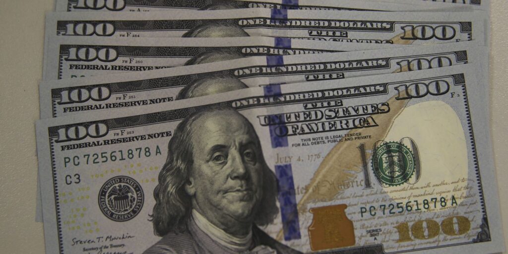 Dollar drops to BRL 4.75 with negotiations between Russia and Ukraine
