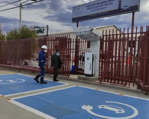 El Alto opens its first “electrolinera” to promote the use of electric vehicles