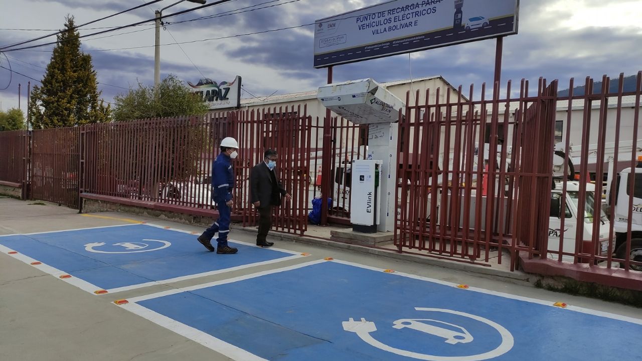 El Alto opens its first “electrolinera” to promote the use of electric vehicles