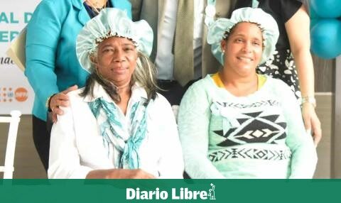 Elvira and Rina, two cervical cancer survivors